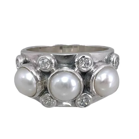 Ring KUMKUM silver 925/1000, vita stenar, odlade pärlor, stl:17¾ mm, bredd 6-11 mm, fint skick  Vikt: 9,5 g