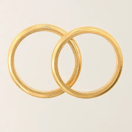 2 ringar släta stl:16¼ bredd 2,7mm, gravyr 23K Vikt: 8,7 g