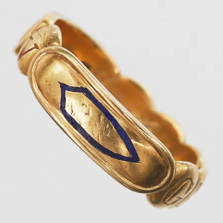 Ordensring, Frimurarna, med texten GMOTH samt svärd, "Eye of Providence" och sköld med emalj, kraftigt slitage på emalj samt emaljbortfall, stl: 23, gravyr, 18K guld Vikt: 10,2 g
