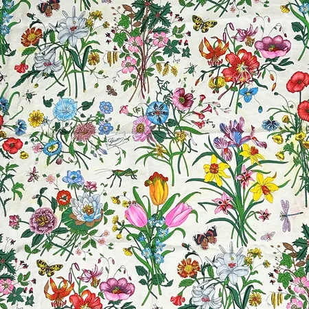 Scarf Gucci Flora 69 x 67cm, siden, gulskiftningar kring de gula blommorna, någon fläck