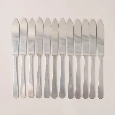 Tolv knivar Wiwen Nilsson längd 22cm, Lund, gravyr B-P, silver 830/1000 Vikt: 572,9 g