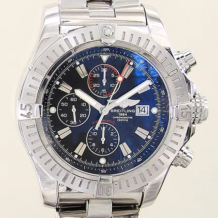 Herrur Breitling Super Avenger Chronometre stål automatisk ref-nr:A13370 serie-nr:2580842 Ø48mm, safirglas, datum, kronograf, stållänk, extra länkbitar, boett samt länk med mindre repor, etui med kraftigt slitage inuti, ytterkartong med slitage samt saknar del, manual, box, servicekvitto från Breitling Stjärntorget 13C 2024