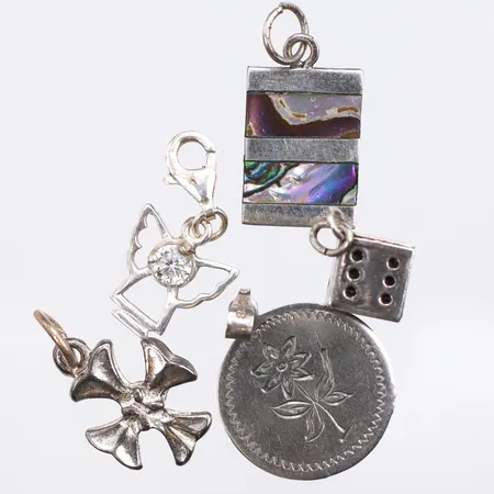 Fem hängen 830-925/1000 silver Vikt: 6,9 g