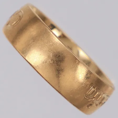 Ring stl:20, bredd 6,9mm, gravyr, 18K  Vikt: 8,9 g