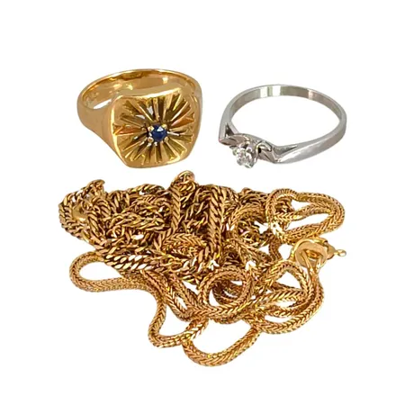 Diverse smycken, 18K guld, slitage Vikt: 23,6 g