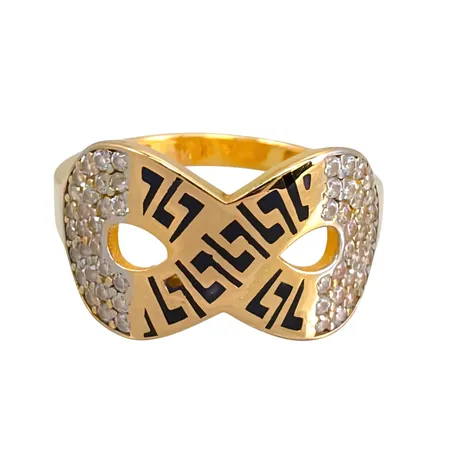 Ring, 21K guld, vita stenar, emalj, stl:17¾ mm, bredd 2,2 - 11 mm, fint skick, stenar utan anmärkning, lite emaljbortfall Vikt: 3,5 g