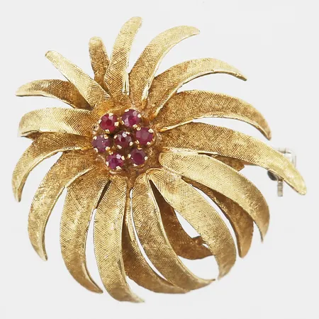 Brosch med röda stenar Ø30mm, borstad dekor, 18K Vikt: 6,9 g