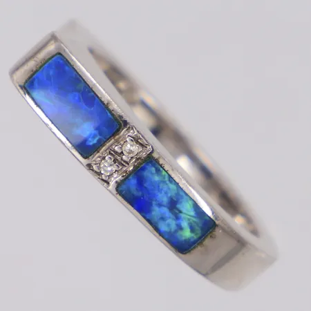 Ring med stenar stl:17½, bredd 4,6mm, silver 925/1000 Vikt: 4,9 g