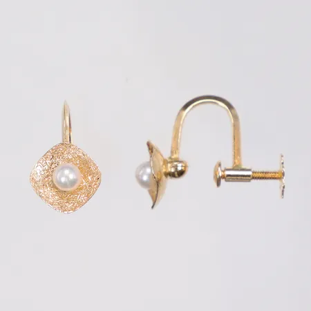 Ett par örhängen med odlade pärlor, Ø3mm, 18K Vikt: 1,8 g