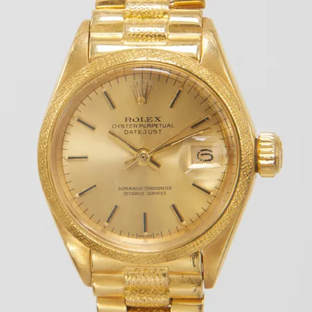 Damur Rolex Datejust 18K automatisk Ø26mm, datum, refnr 6901, serienr 3253075, cal. 2030, verknr 10692, boettnr 6917, sliten presidentlänk i 18K, slapp, ner nött, kraftigt bruksslitage på länk, viklås, box, inga övriga tillbehör, bruttovikt: 60,2g