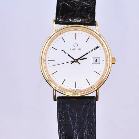 Herrur Omega quartz Ø32 mm datum, graverad boett 18K.