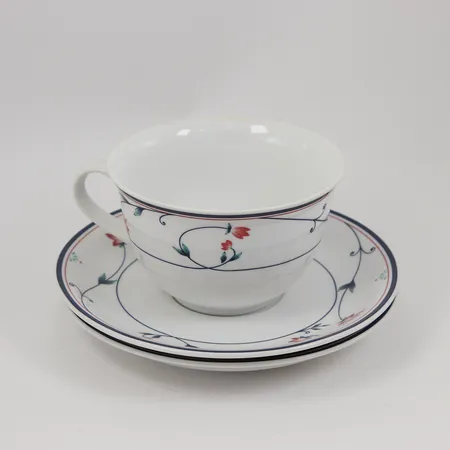 1 Kopp samt 2 fat Scarlet, Royal Porcelain, nr: 223, Thailand, porslin Skickas med postpaket.