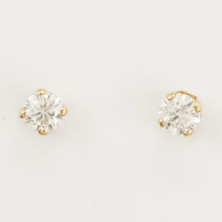 Ett par örhängen med diamanter 2x0,16ct bredd 3,6mm 18K Vikt: 1 g