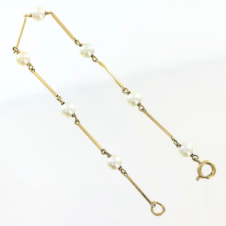 Armband med 7 odlade pärlor Ø5mm, längd 18,5cm, bredd länk 1mm, 1 länkbit skev, 18K Vikt: 2,8 g