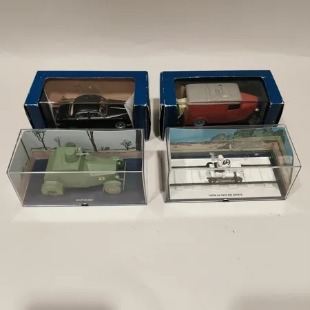 4 Samlarbilar Tintin, Blå Lotus, Tintin i Sovjet, skadade kartonger, Herge-Moulinsart. Skickas med paket.