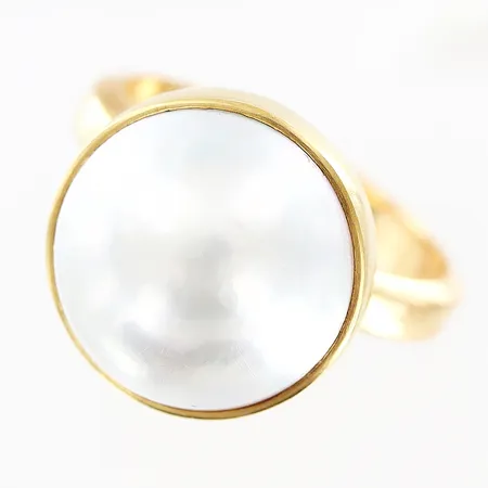Ring med odlad pärla stl:17, bredd 3-13,5mm, 18K Vikt: 6,3 g