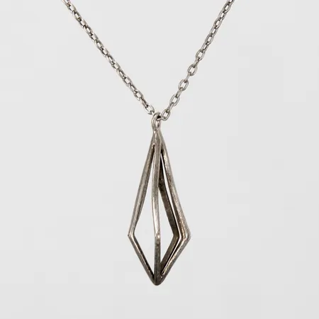 Kedja längd ca 83cm, bredd ca 2mm, Sahara, hänge, buckligt,  (ej avtagbart) längd ca 42cm, silver Vikt: 12,6 g