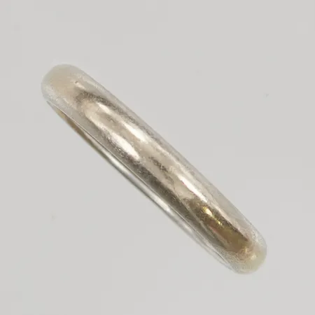 Ring stl:19 bredd 3mm vitguld 18K 1,7g.
