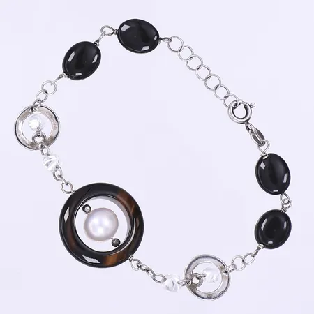 Armband med pärla och svarta samt vita stenar, längd 16-18cm bredd 3-20mm italienska stämplar silver 925/1000 Vikt: 7 g