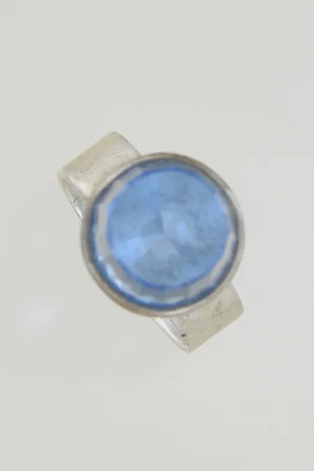 Ring med sten stl:17 höjd 12 mm bredd 13 mm, silver 835/1000 Vikt: 6,8 g