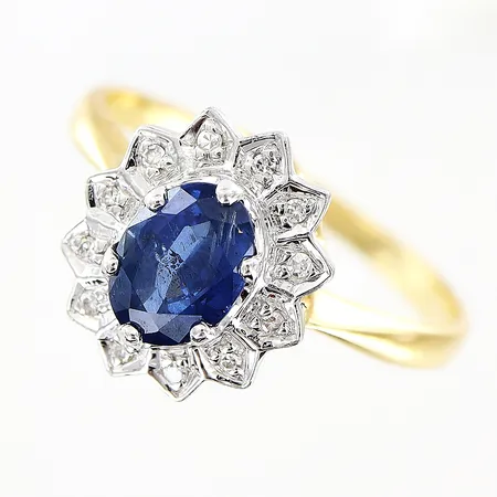 Ring carmosé med safir och diamanter 12 x ca 0,005ct, stl 17¾, bredd 1,5-10mm, 18K  Vikt: 3,1 g