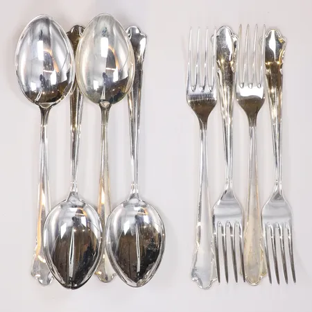 Diverse silverbestick, 4 Gafflar, 4 Matskedar, silver 830/1000 Vikt: 318,2 g