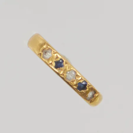 Ring stl:15 bredd 3mm färgade stenar 23K 3,4g.