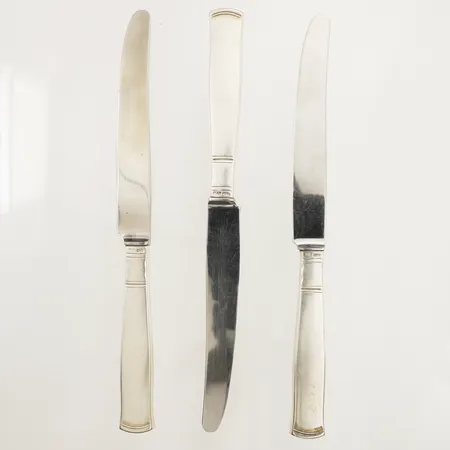 Tre Matknivar modell Rosenholm längd 22cm blad i rostfritt stål, Guldsmedsaktiebolaget I Stockholm, år 1944, silver 830/1000, bruttovikt: 196,7g.