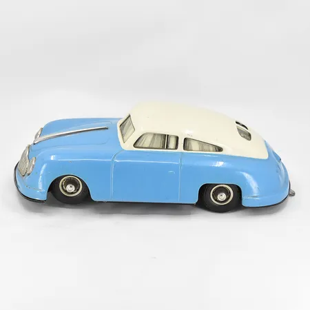 Leksaksbil Gescha Porsche Sixmobil Tyskland 1950-1960-tal , urverk med 6 funktioner, batteridriven, längd 22 cm, ej funktionstestad, blålackerad plåt.