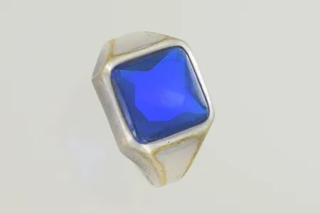 Ring med sten stl:21, bredd 14 mm, silver 925/1000 Vikt: 5,1 g