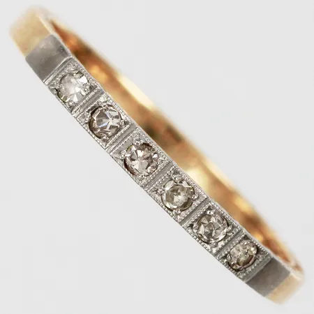 Ring med diamanter ca 6x0,01ct, 8/8-slipning, stl: 17½, bredd ca 2mm, Petterssons Eftr Juvelerar Ab Joh 1938, 18K Vikt: 2 g