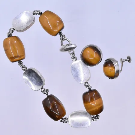 Armband med Tigeröga längd 22,5 cm och örhängen med Tigeröga Ø15 mm, silver 830/1000. Vikt: 50,5 g