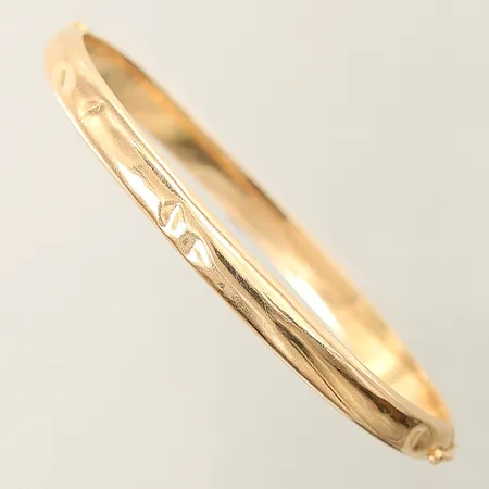 Armring Ø56mm öppningsbart, bucklig 18K Vikt: 8,7 g
