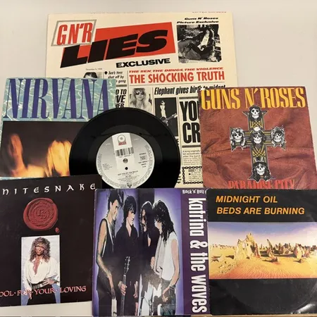 9 Lp-skivor, 6 Singlar, bla Guns n´Roses, Metallica, Whitesnake, skador, repor, nått fodral saknas Skickas med paket.