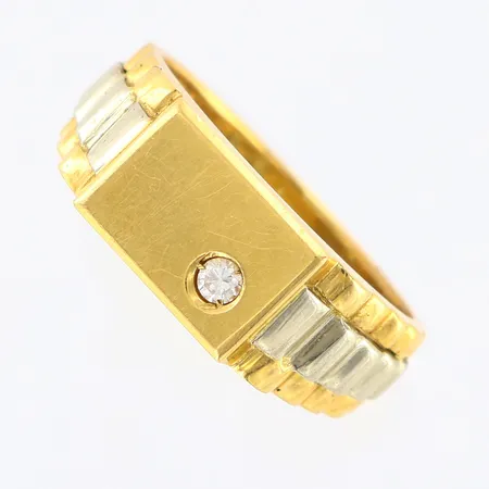 Klackring vit sten stl:20 bredd 4,5-8,5mm, vit/gulguld, 18K. Vikt: 8,9 g