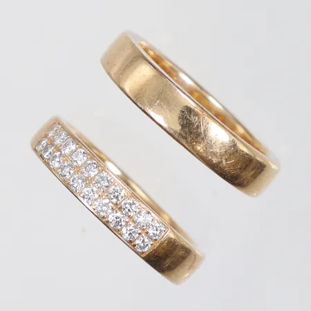 2st Ringar med diamanter 20xca0,02ct, gravyr 18K Vikt: 13,7 g