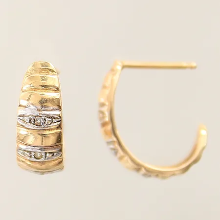 Ett par örhängen med diamanter 4 x ca 0,005ct 15x6mm vitguldsdetaljer, saknar stopp, 18K Vikt: 4 g