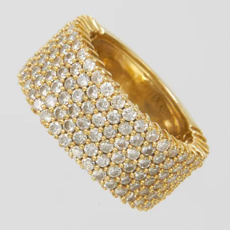 Ring med diamanter 144 x ca 0,02ct stl 17½, bredd 10mm, bucklig skena, 18K Vikt: 11 g