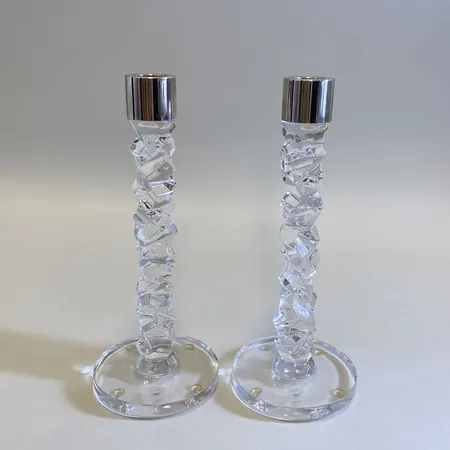 Ett par ljusstakar Orrefors Carat design Lena Bergström höjd ca 23 cm.