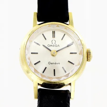 Damur Omega 18K manuell Ø16mm, original läderband 20cm, skitage på band, inga tillbehör.