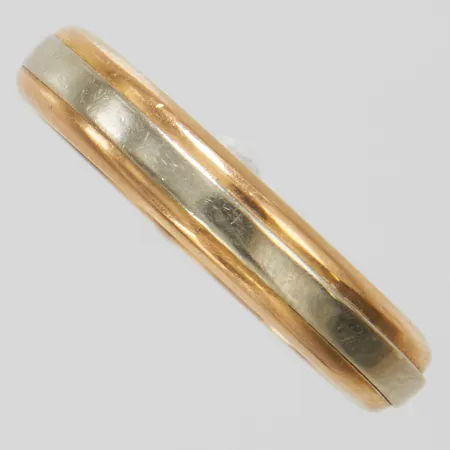 Ring tvåfärgad stl 18, bredd 4mm, mindre ytdefekt, 18K Vikt: 4,8 g