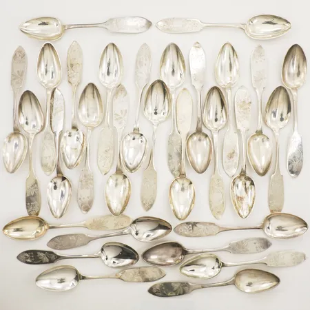 29 Matskedar Tornedalsmodell, olika längder samt gravyrer, silver 830/1000 Vikt: 980,1 g