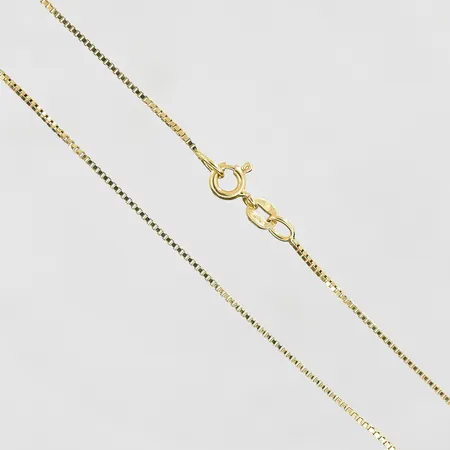 Kedja Venezia längd 38½ cm, bredd 1 mm, 18K. Vikt: 2,3 g