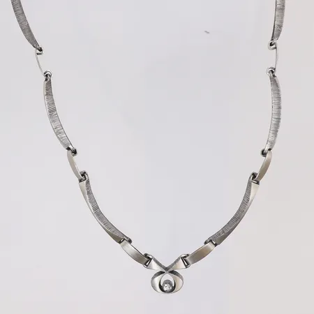 Collier med slipad bergkristall Finnfeelings Karl Laine för Sten & Laine 42cm bredd 4-15mm, Finland Åbo silver 925/1000 Vikt: 19,9 g