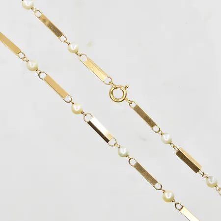 Collier med stavar och imitationspärlor längd 47 cm, bredd 3 mm, 18K. Vikt: 11,4 g