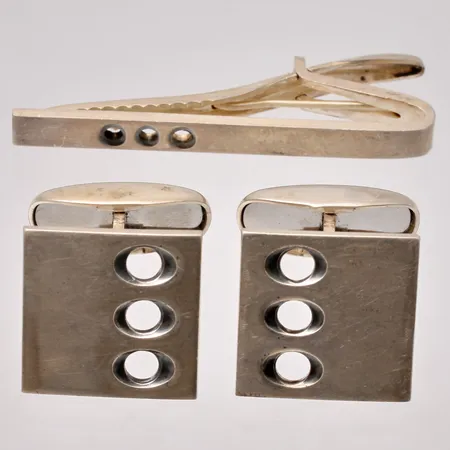 Manschettknappar och slipsnål, mått 18x18mm, 5,3x45,3mm, Martti Viikinniemi, 1967, silver 830/1000, 19,03g.