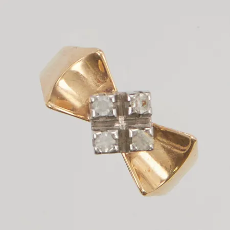 Ring stl:17¼ bredd 8mm vita stenar, 18K 5,4g.