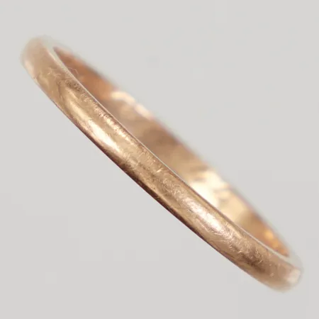Ring slät stl:21½, bredd 2,1mm, NWN år 1944, gravyr, 18K Vikt: 3,6 g