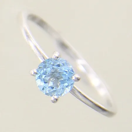 Ring med blå sten GHA stl:19¼ bredd 1,3-6mm silver 925/1000 Vikt: 1,7 g