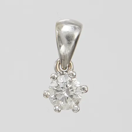 Hänge med diamant 1 x ca 0,44ct ca W(H)/SI2, längd inkl ögla 1cm, Ø6mm, vitguld, 18K Vikt: 1,3 g
